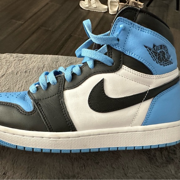 Nike Air Jordan 1 Retro High OG UNC - Picture 7 of 10